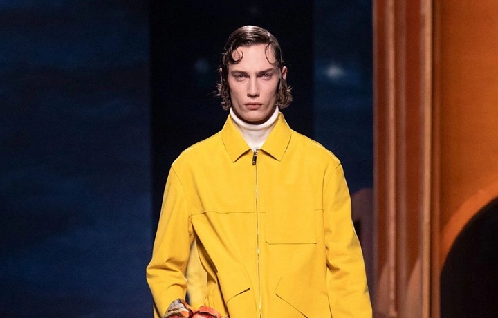 Muž na přehlídce Dior FW2021