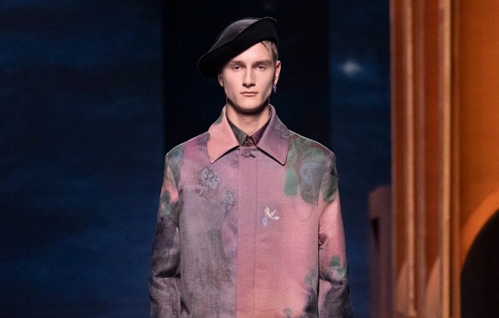 Muž na přehlídce Dior FW2021