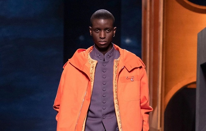 Muž na přehlídce Dior FW2021
