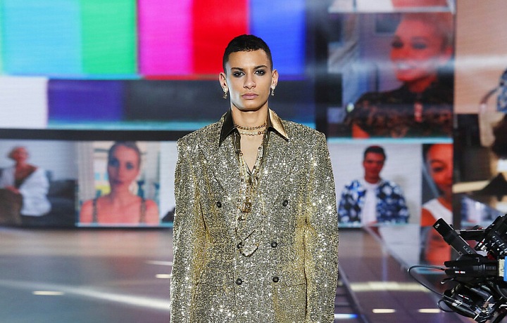 Muž na přehlídce Dolce & Gabbana FW2021