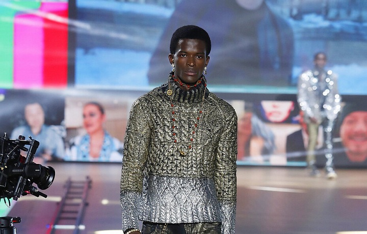 Muž na přehlídce Dolce & Gabbana FW2021