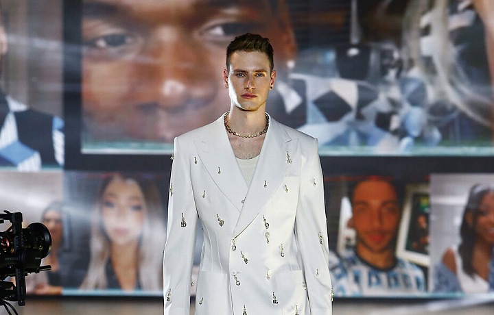 Muž na přehlídce Dolce & Gabbana FW2021