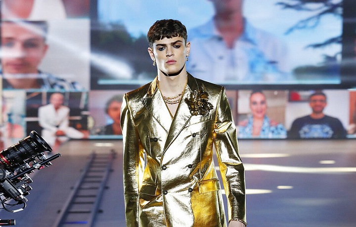 Muž na přehlídce Dolce & Gabbana FW2021