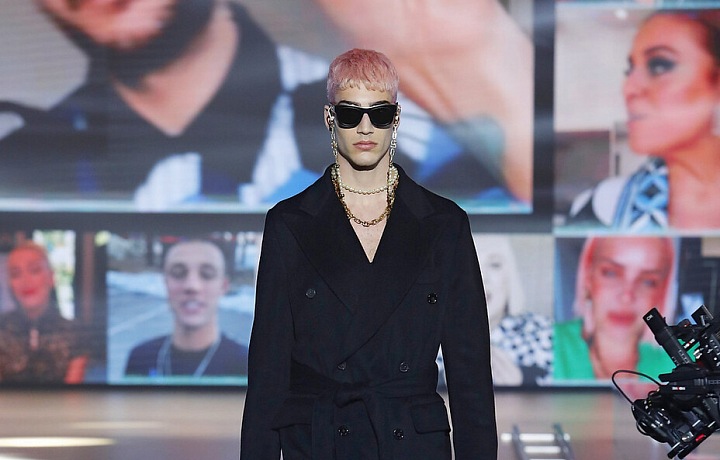 Muž na přehlídce Dolce & Gabbana FW2021