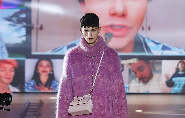 Muž na přehlídce Dolce & Gabbana FW2021