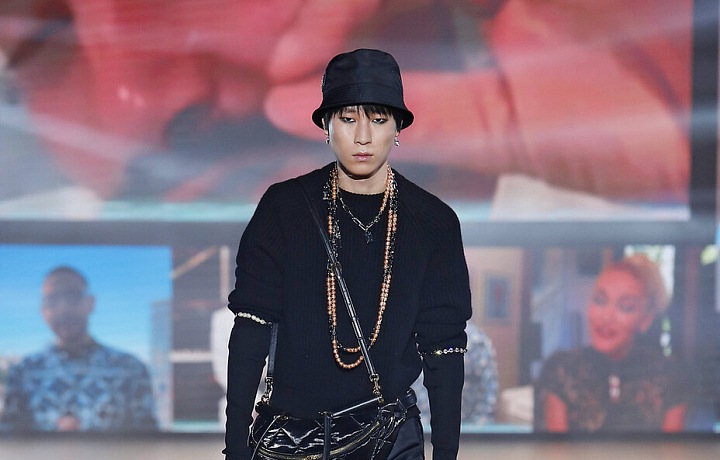 Muž na přehlídce Dolce & Gabbana FW2021