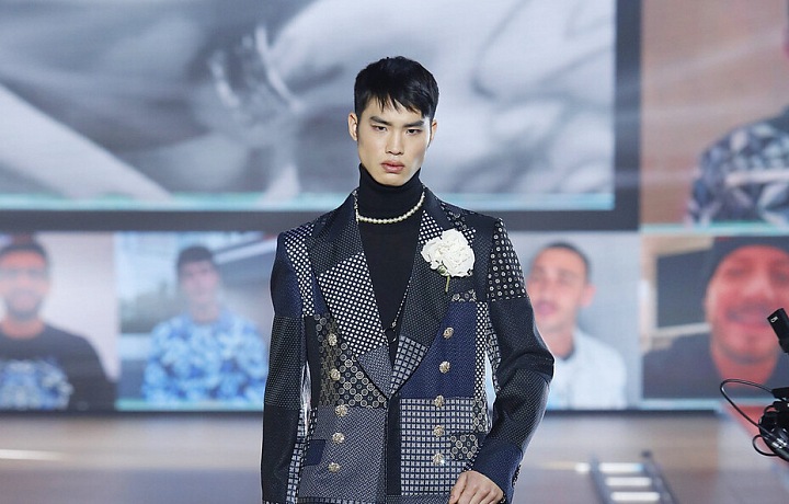 Muž na přehlídce Dolce & Gabbana FW2021