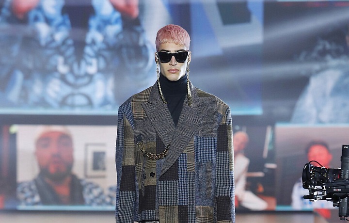 Muž na přehlídce Dolce & Gabbana FW2021