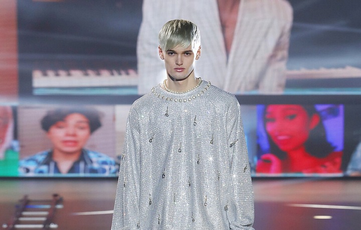 Muž na přehlídce Dolce & Gabbana FW2021