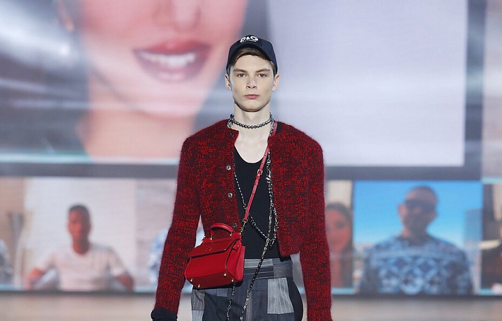 Muž na přehlídce Dolce & Gabbana FW2021