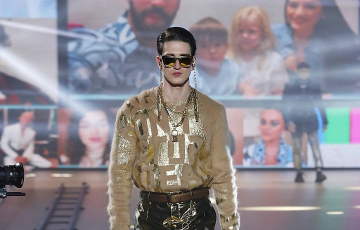 Muž na přehlídce Dolce & Gabbana FW2021