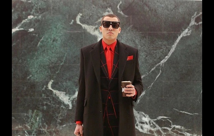 Muž na přehlídce Louis Vuitton FW2021