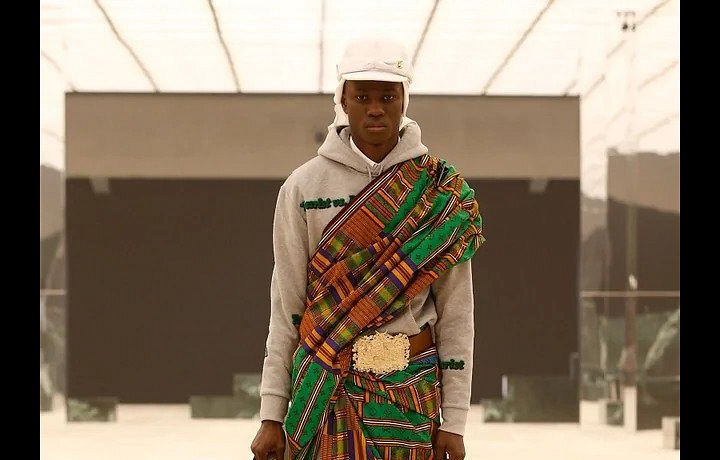 Muž na přehlídce Louis Vuitton FW2021