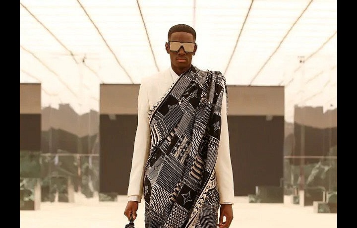 Muž na přehlídce Louis Vuitton FW2021