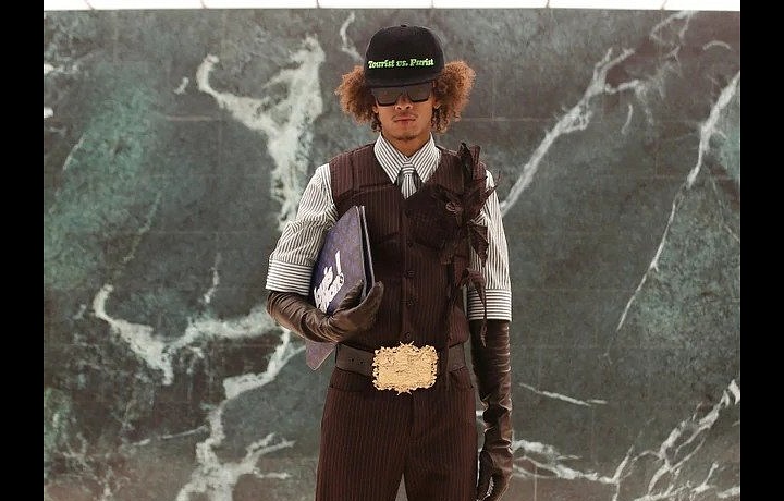 Muž na přehlídce Louis Vuitton FW2021