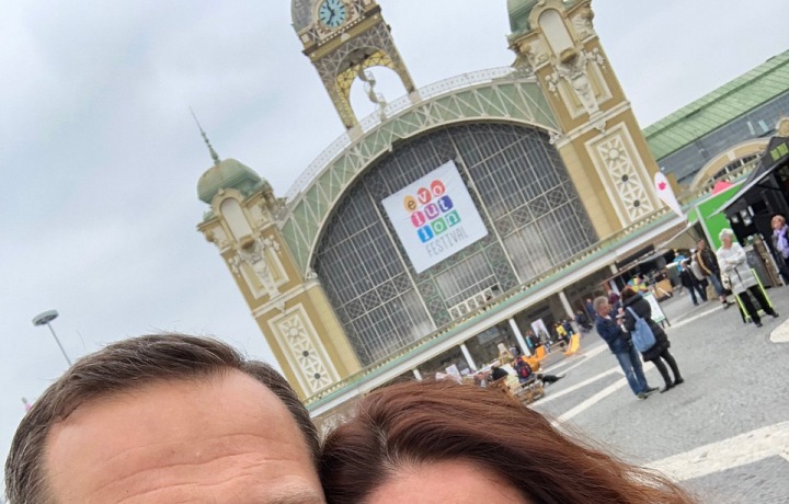 Petr Jan Křen na festivalu osobního rozvoje Evolution s partnerkou Veronikou Vieweghovou.