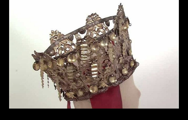 The crown is a valuable family heritage