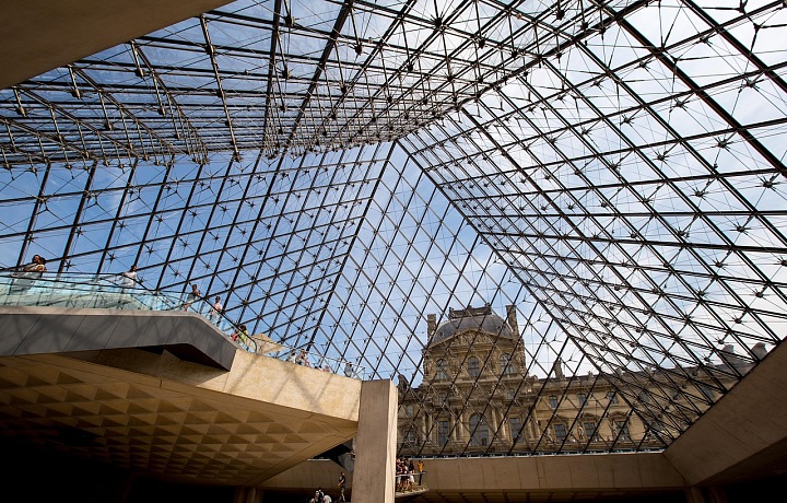 Louvre je pýchou Paríža
