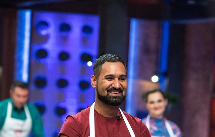Jako kuchař v MasterChefovi.