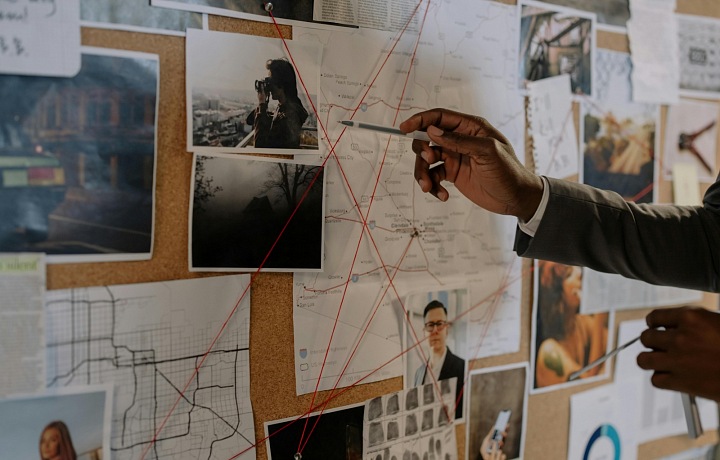 Jeho činy sú často dopredu naplánované