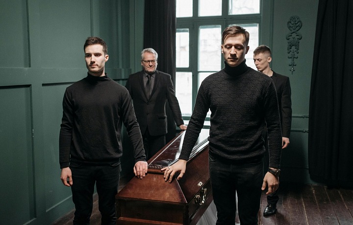 Beriem si pohrebníka
