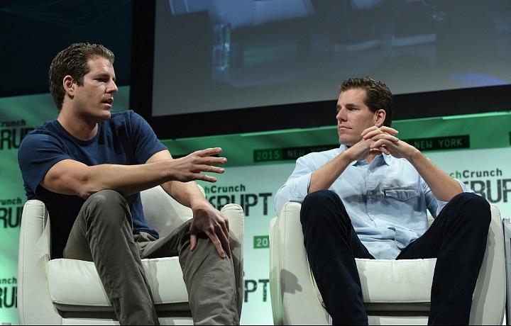 Bratia Winklevossovi často prednášajú