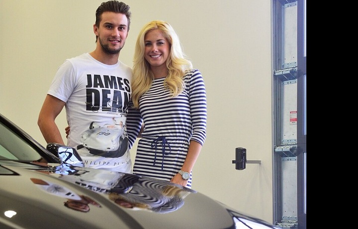 Petr Mrázek so snúbenkou Sárou Olivovou
