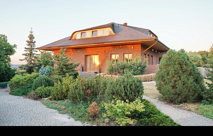 Vila za Bratislavou, kde Ewa s rodinou žije