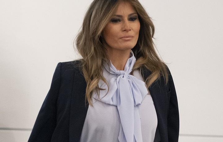 Melania Trump často stávkuje na výrazné líčenie
