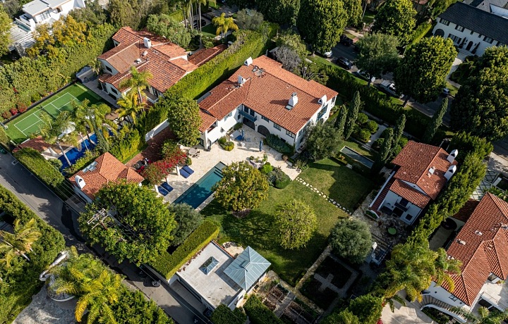 Pohľad na dom Selény Gomez a Bennyho Blanca
