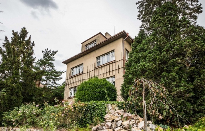 Prvorepubliková vila v Černošicích.