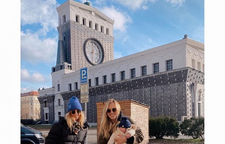 Renata s kamarádkou a dětmi. 