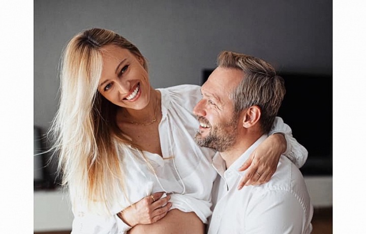 Renata s Ondřejem při oznamování těhotenství. 