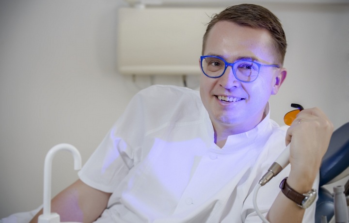 Roman Šmucler je profesí stomatochirurg