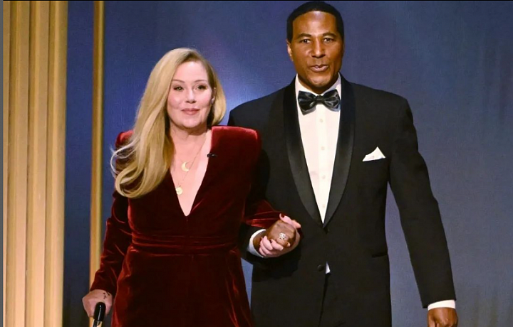 Christina Applegate musela urobiť prestávku od herectva kvôli roztrúšenej skleróze