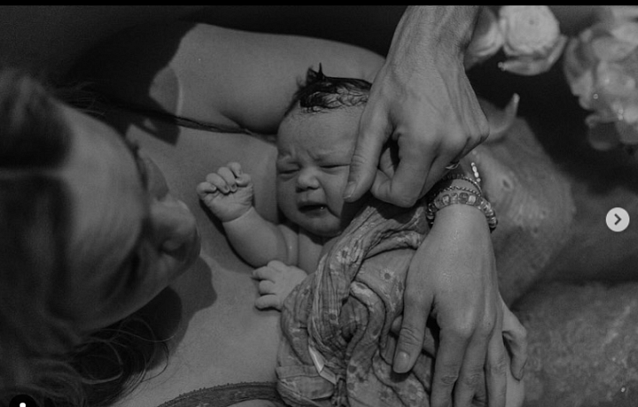 Hilary Duff porodila pri domácom pôrode do vody