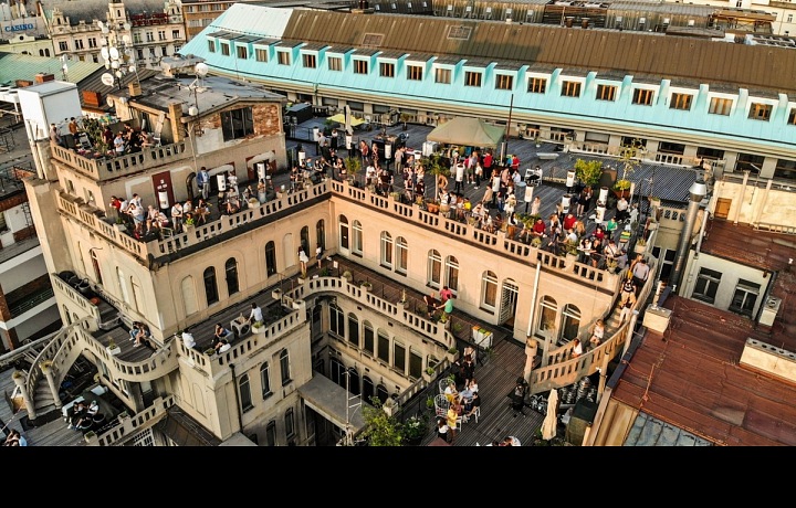 Na střechu Lucerny se vejde 250 lidí.