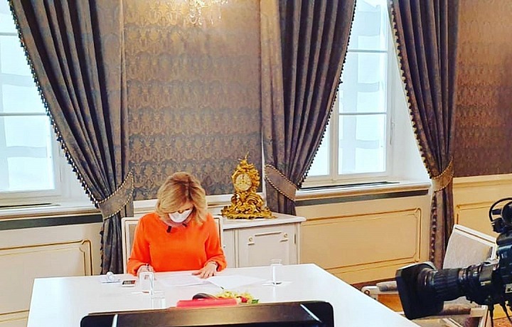 Terezie při přípravě na Partii. 