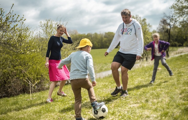 Iva a Tomáš Petříčkovi s dětmi