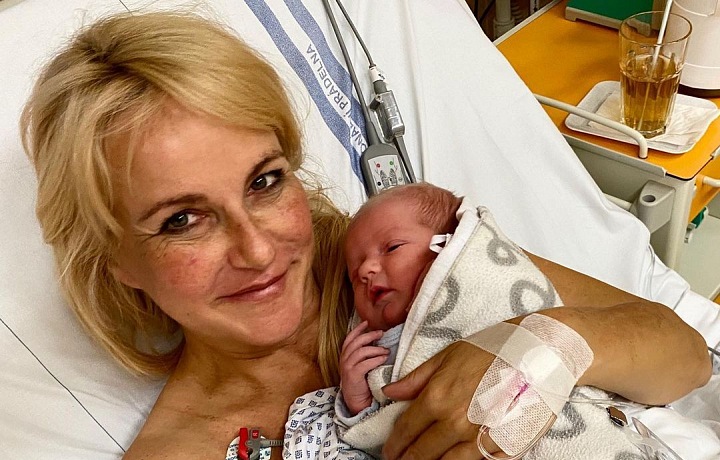 Vendula krátce po porodu se synem Josífkem. 