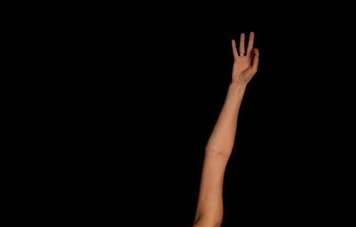 Věra Vojtěchová v jógové pozici. 