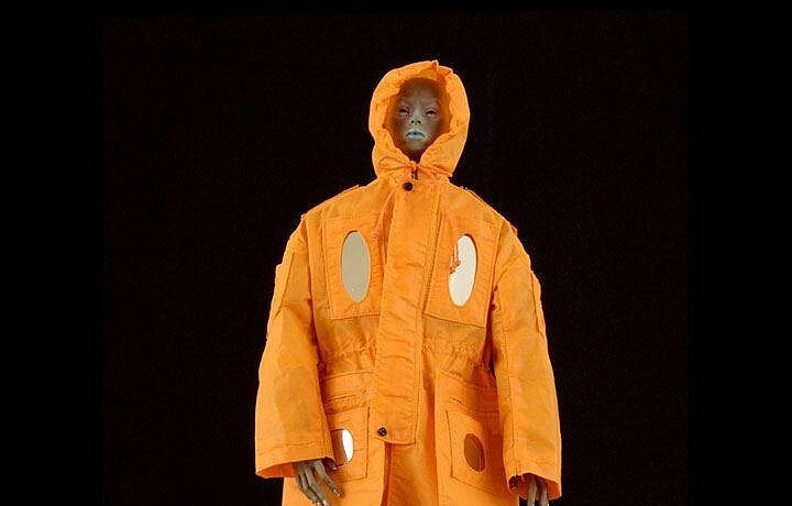 Pánský model z kolekce Walter Van Beirendonck SS 2021