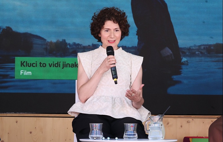 Martha Issová