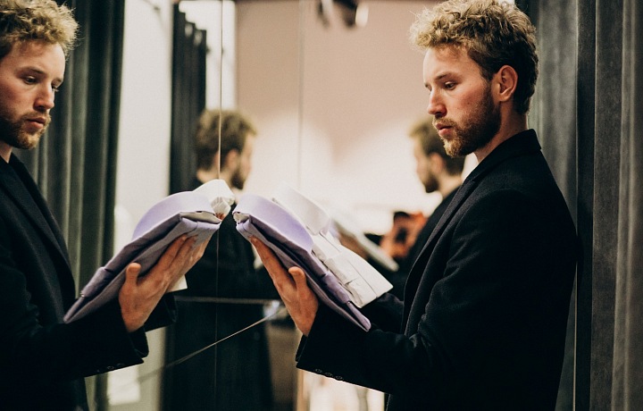 Pohrebár smrť žije
