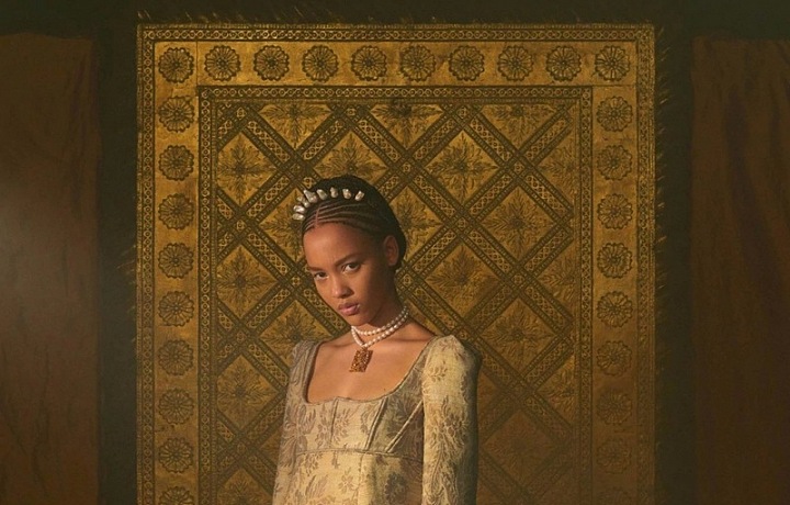 Žena v modelu Dior Spring 2021 Couture