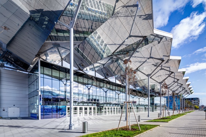  O₂ Universum zepředu