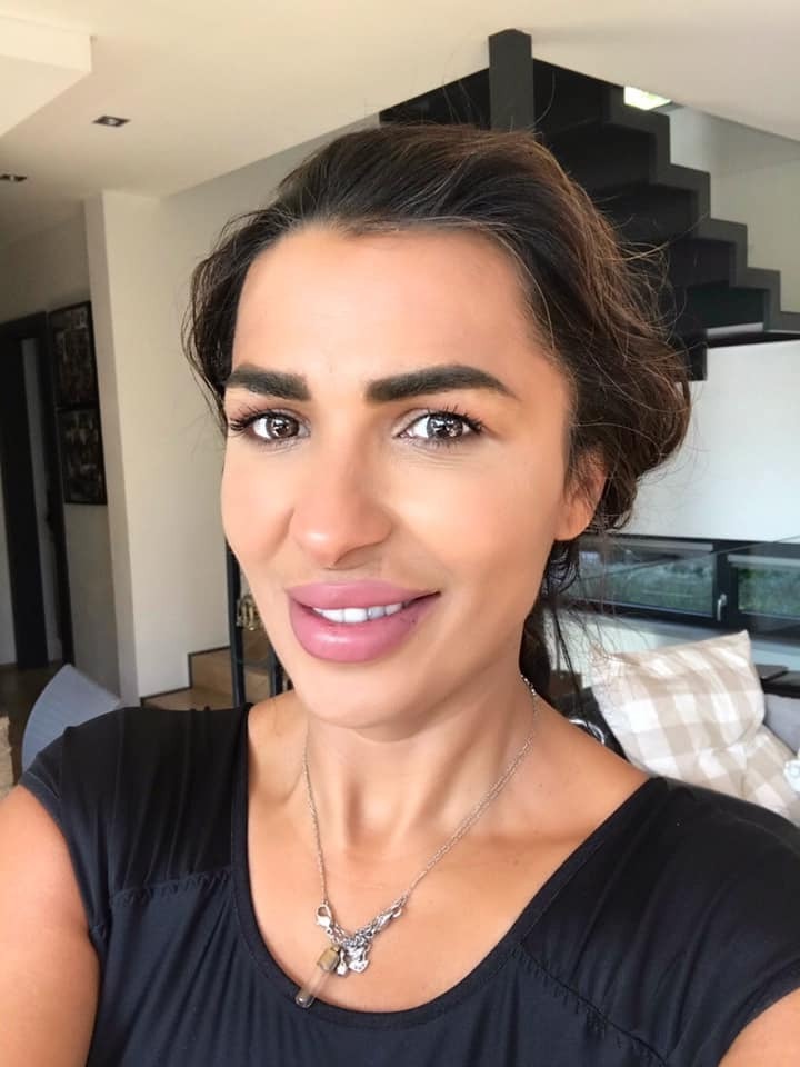 Obličej Anife doma v karanténě