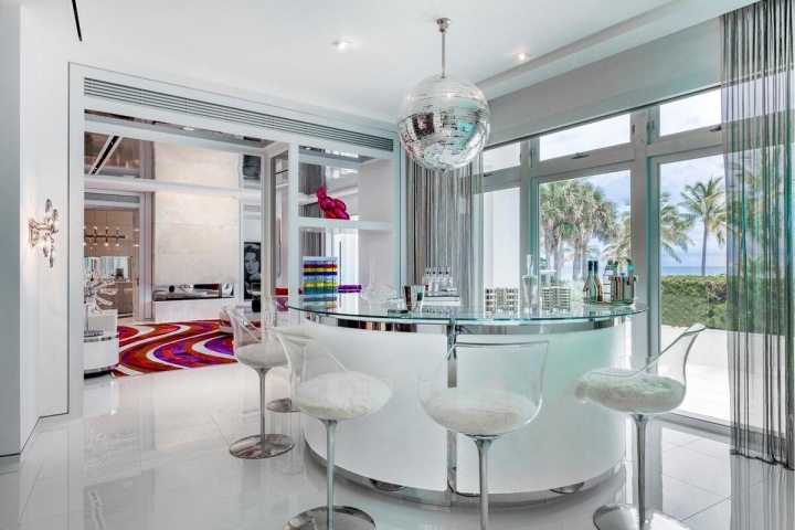 Bar a disko koule v domě Tommyho Hilfigera