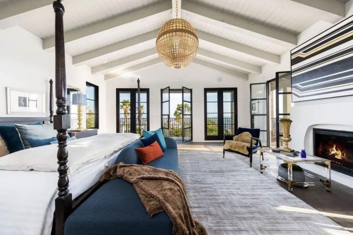 Hlavná spálňa stávkuje na jednoduchý dizajn