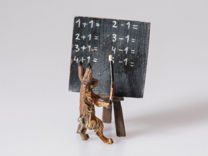 Bronzový zajíc jako učitel matematiky. 